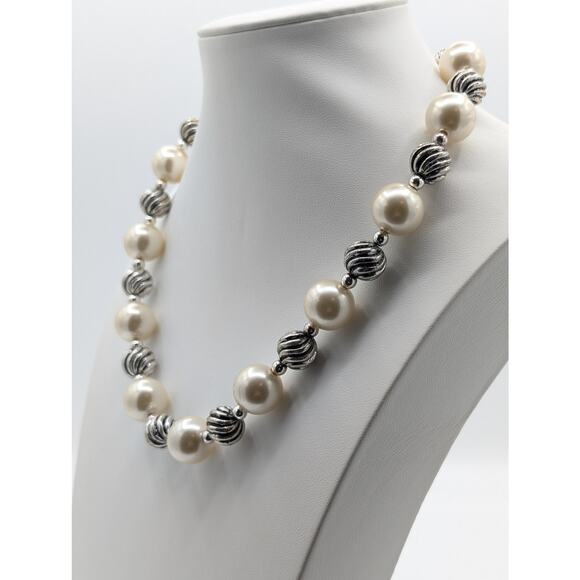 16mm Acrylic Faux Pearl Swirl Silver Tone Bead Choker 17.5"-20.5" Necklace - Picture 2 of 5